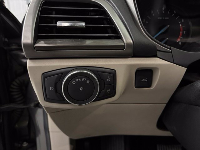 Used 2017 Ford Fusion SE FWD image 26