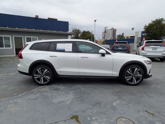 Certified 2023 Volvo V60 B5 Cross Country Plus w/ Climate Package image 2