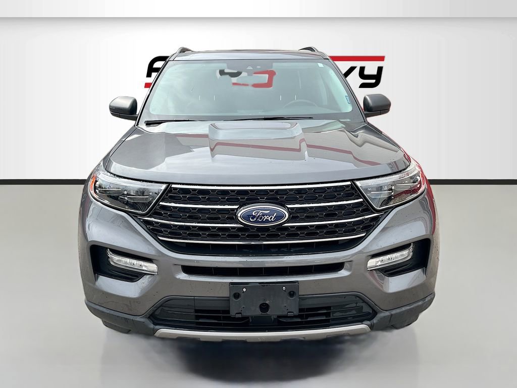 Used 2021 Ford Explorer XLT w/ Equipment Group 202A image 2