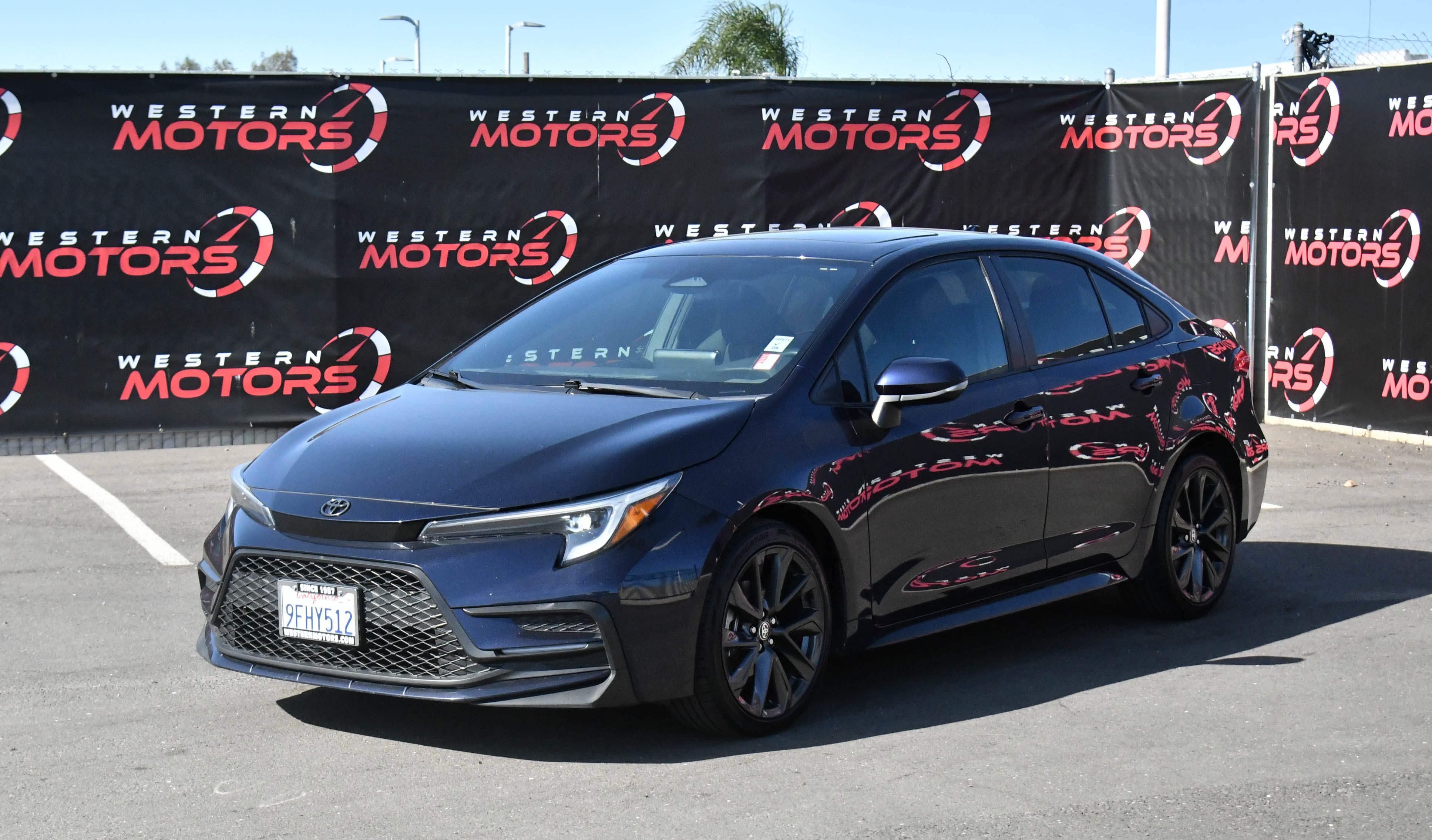 Used 2023 Toyota Corolla SE w/ SE Premium Package FWD image 3