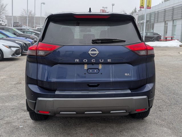Certified 2025 Nissan Rogue SL FWD image 4