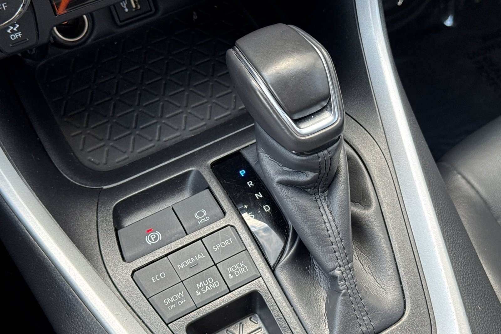 Used 2025 Toyota RAV4 XLE Premium AWD/4WD image 18