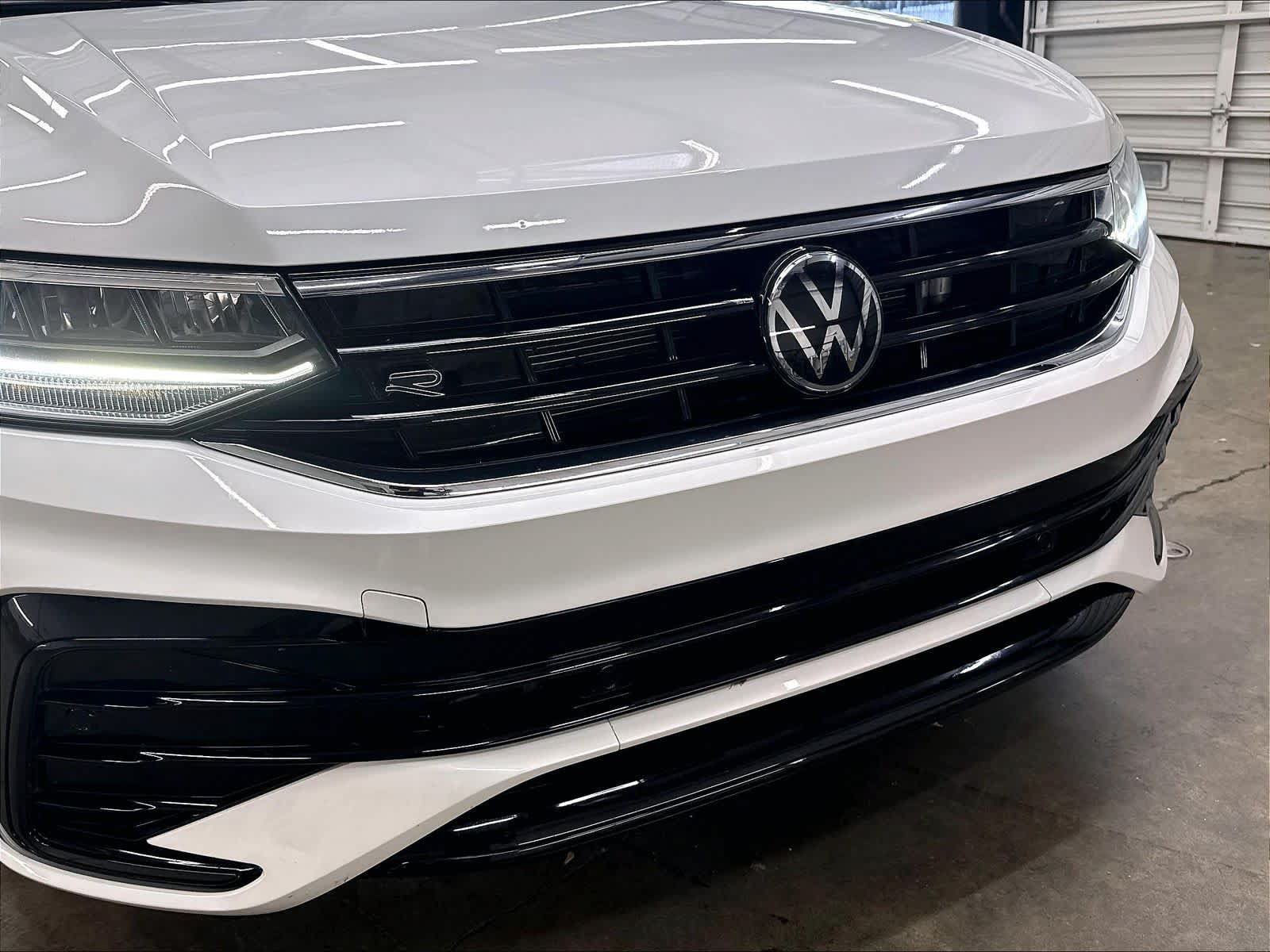 Used 2024 Volkswagen Tiguan SE R-Line FWD image 36