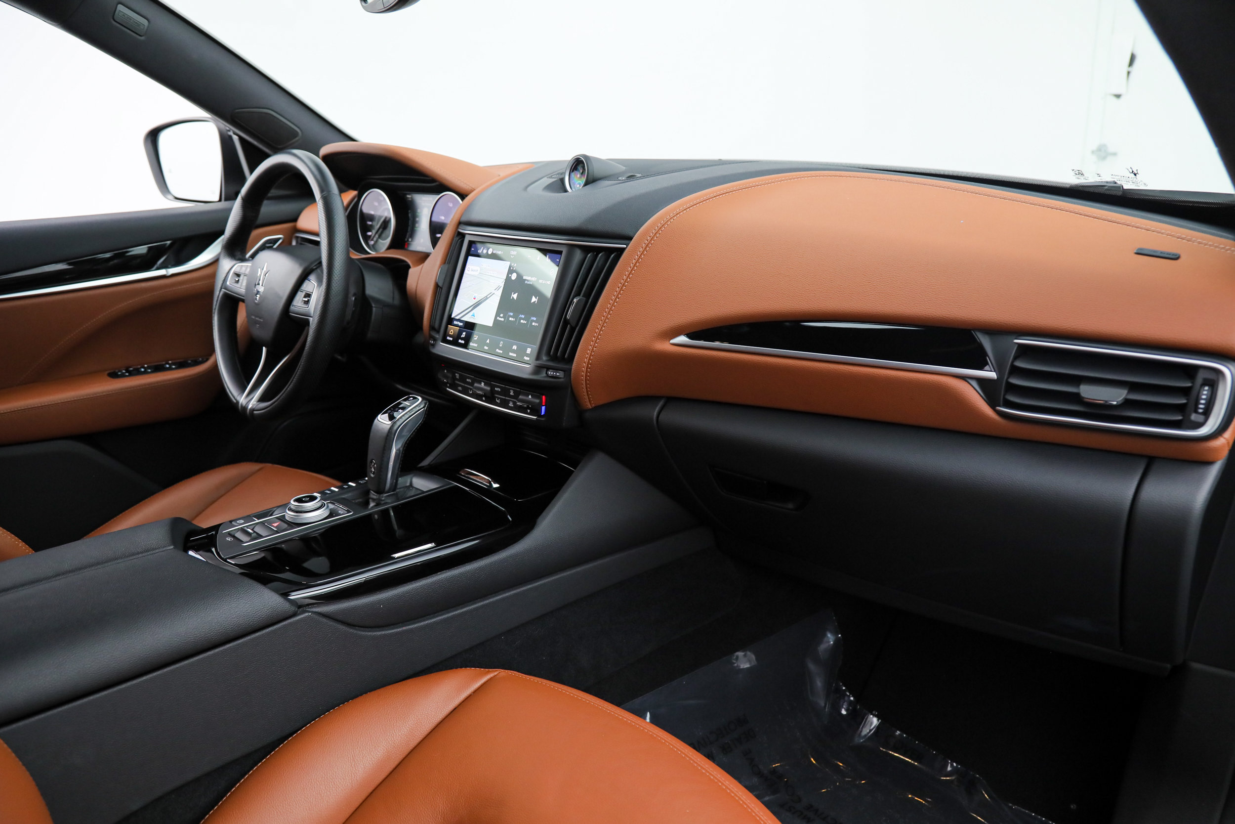 Certified 2023 Maserati Levante GT AWD/4WD image 12