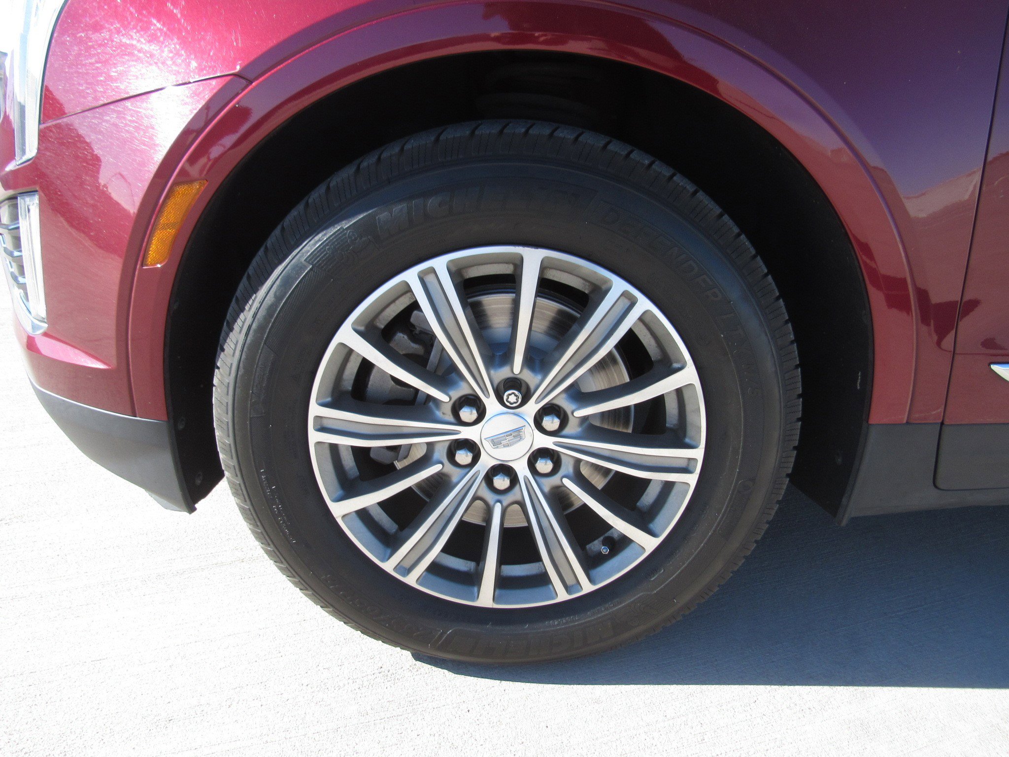 Used 2017 Cadillac XT5 Luxury w/ Driver Awareness Package image 4