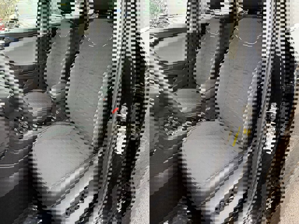 Used 2023 Volkswagen Taos SE w/ Panoramic Sunroof Package image 10