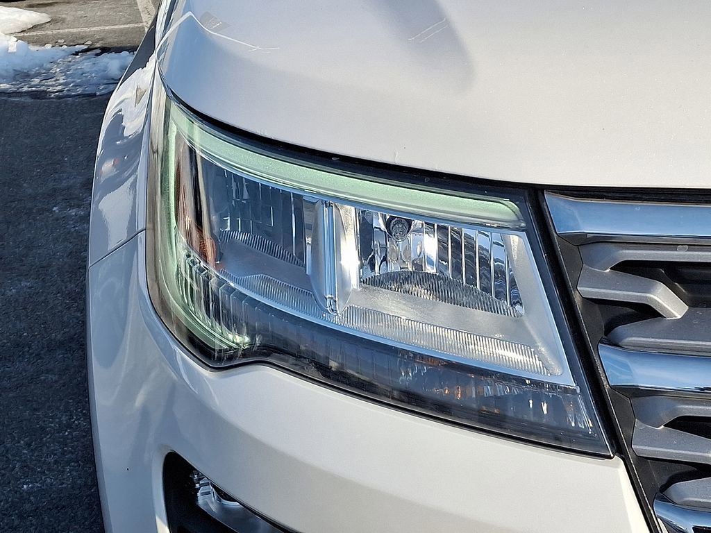 Used 2019 Ford Explorer Limited w/ Ford Safe & Smart Package image 9