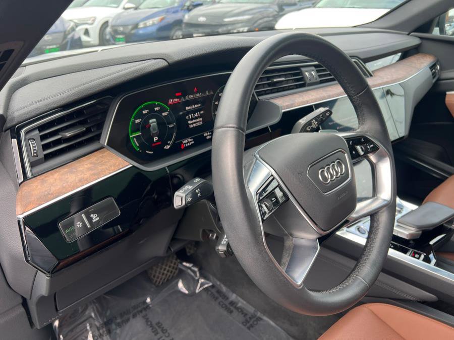 Used 2023 Audi e-tron Premium Plus w/ Premium Plus Package image 11