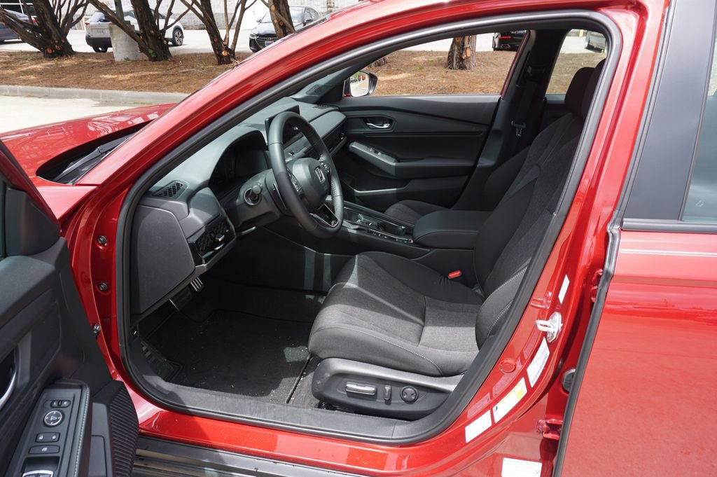 Used 2025 Honda Accord Sport image 2