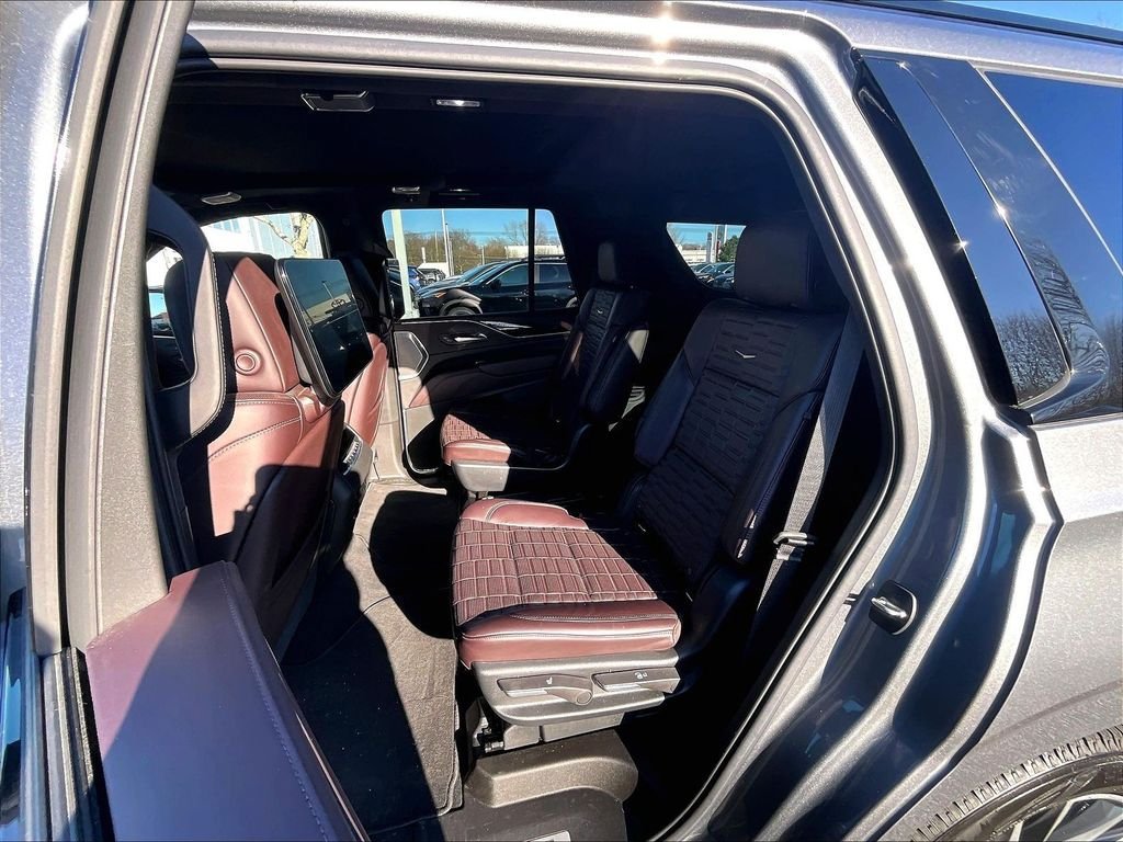 Used 2021 Cadillac Escalade Sport Platinum w/ Heavy-Duty Trailer Package AWD/4WD image 15