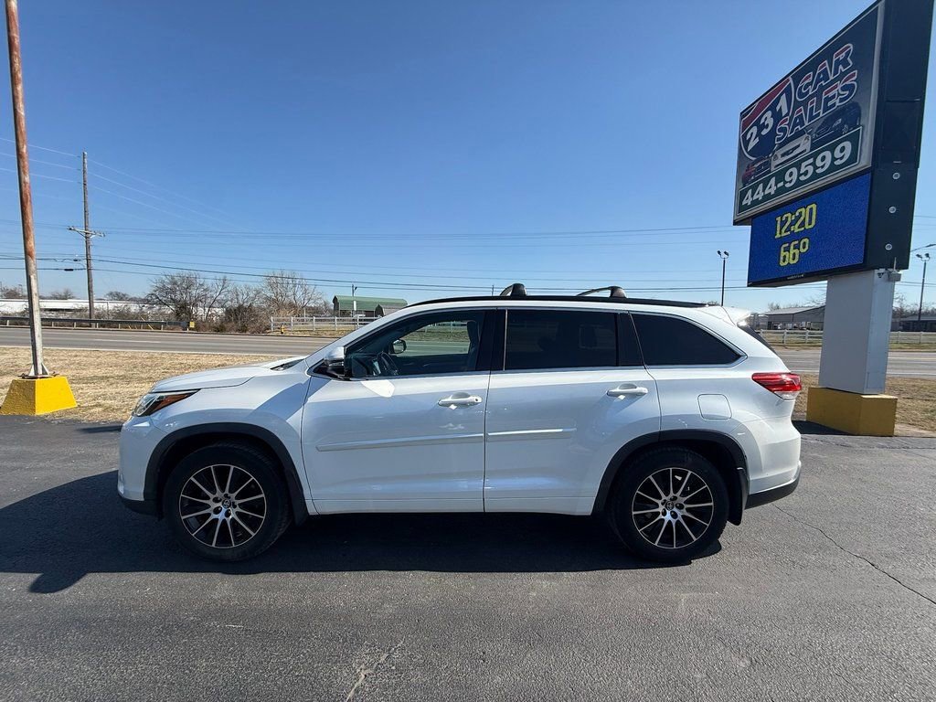 Used 2017 Toyota Highlander SE image 6