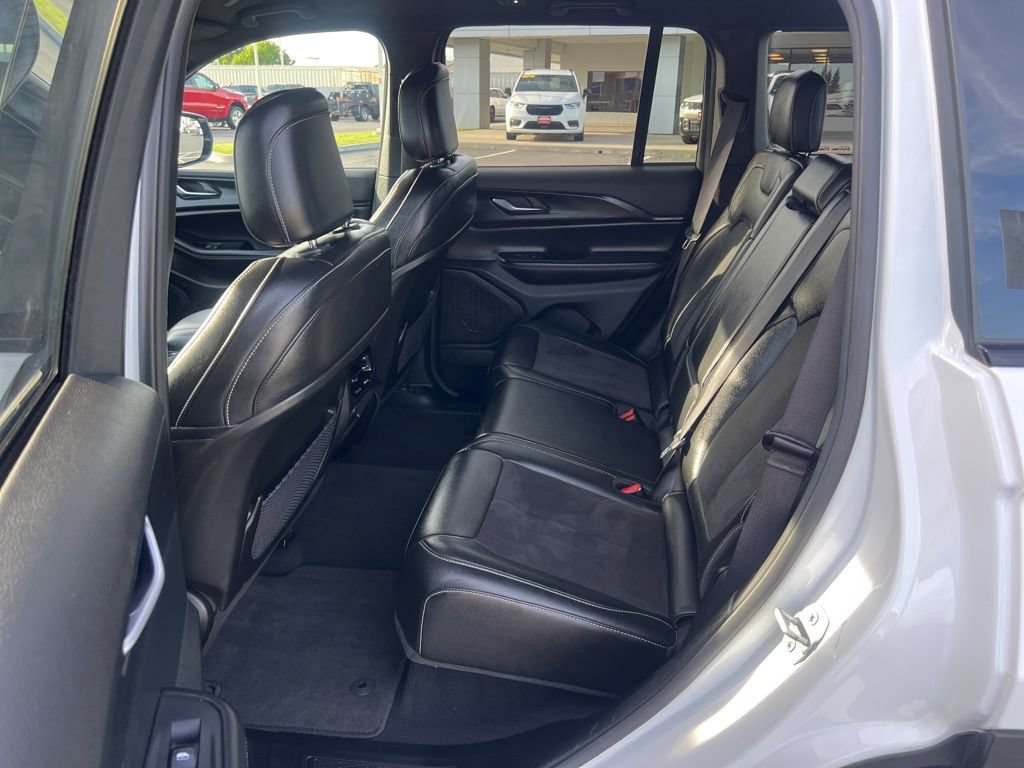 Used 2024 Jeep Grand Cherokee Altitude RWD image 28