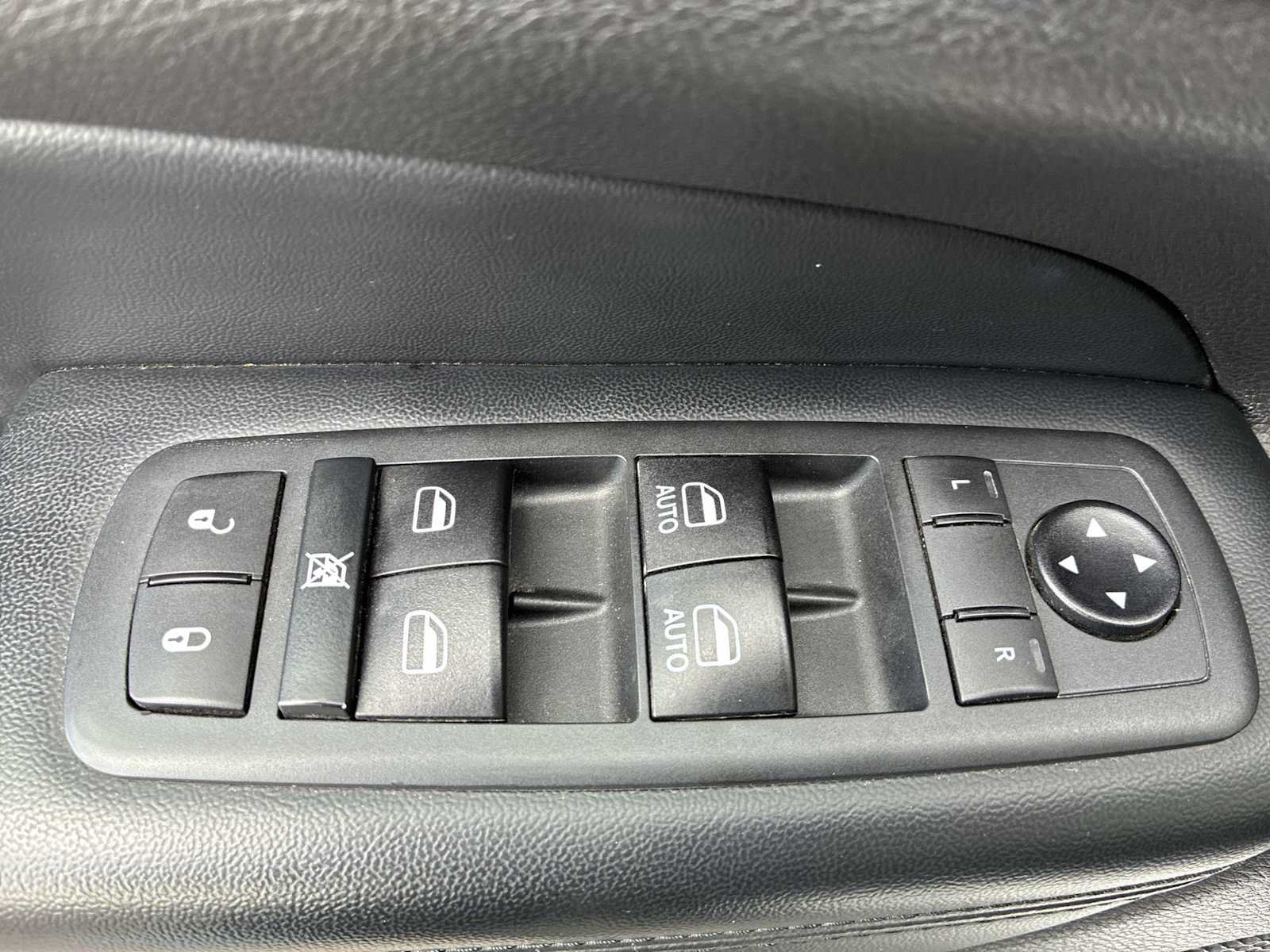 Used 2020 Jeep Grand Cherokee Altitude AWD/4WD image 11