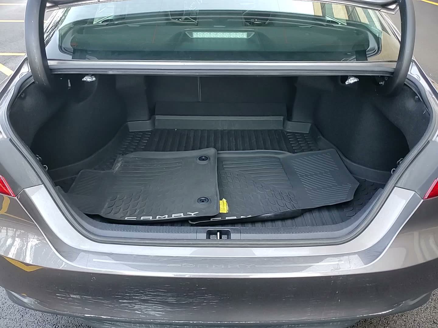 Certified 2020 Toyota Camry LE w/ Convenience Package image 7