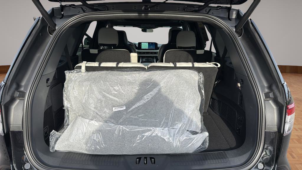 Used 2025 Lincoln Aviator Black Label image 17