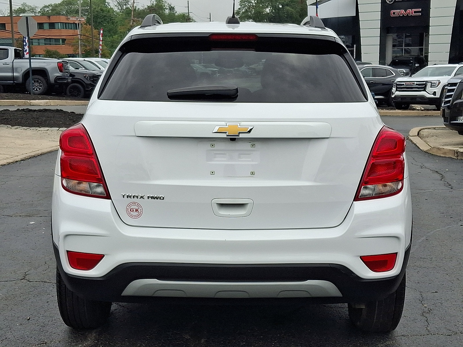 Used 2021 Chevrolet Trax LT w/ LT Convenience Package AWD/4WD image 3