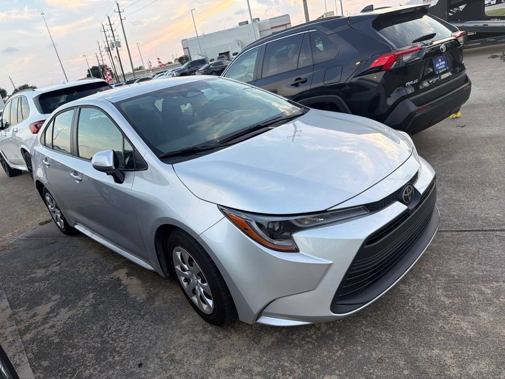 Used 2026 Toyota Corolla LE FWD image 6