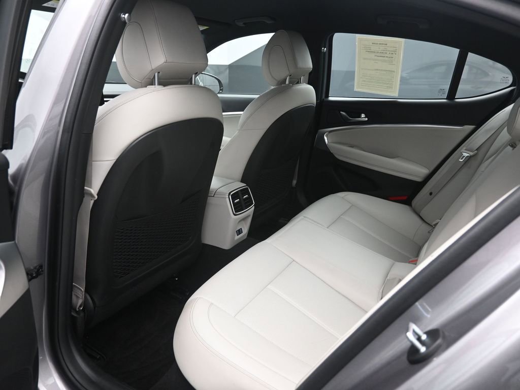 Used 2025 Genesis G70 2.5T AWD/4WD image 2