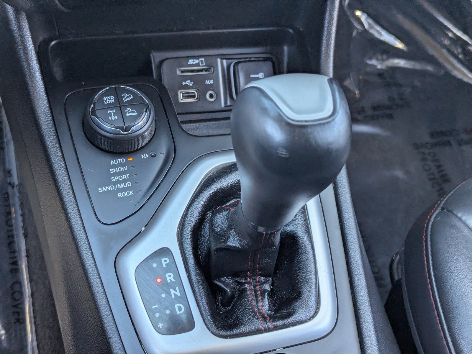 Used 2017 Jeep Cherokee Trailhawk w/ Cold Weather Group image 26