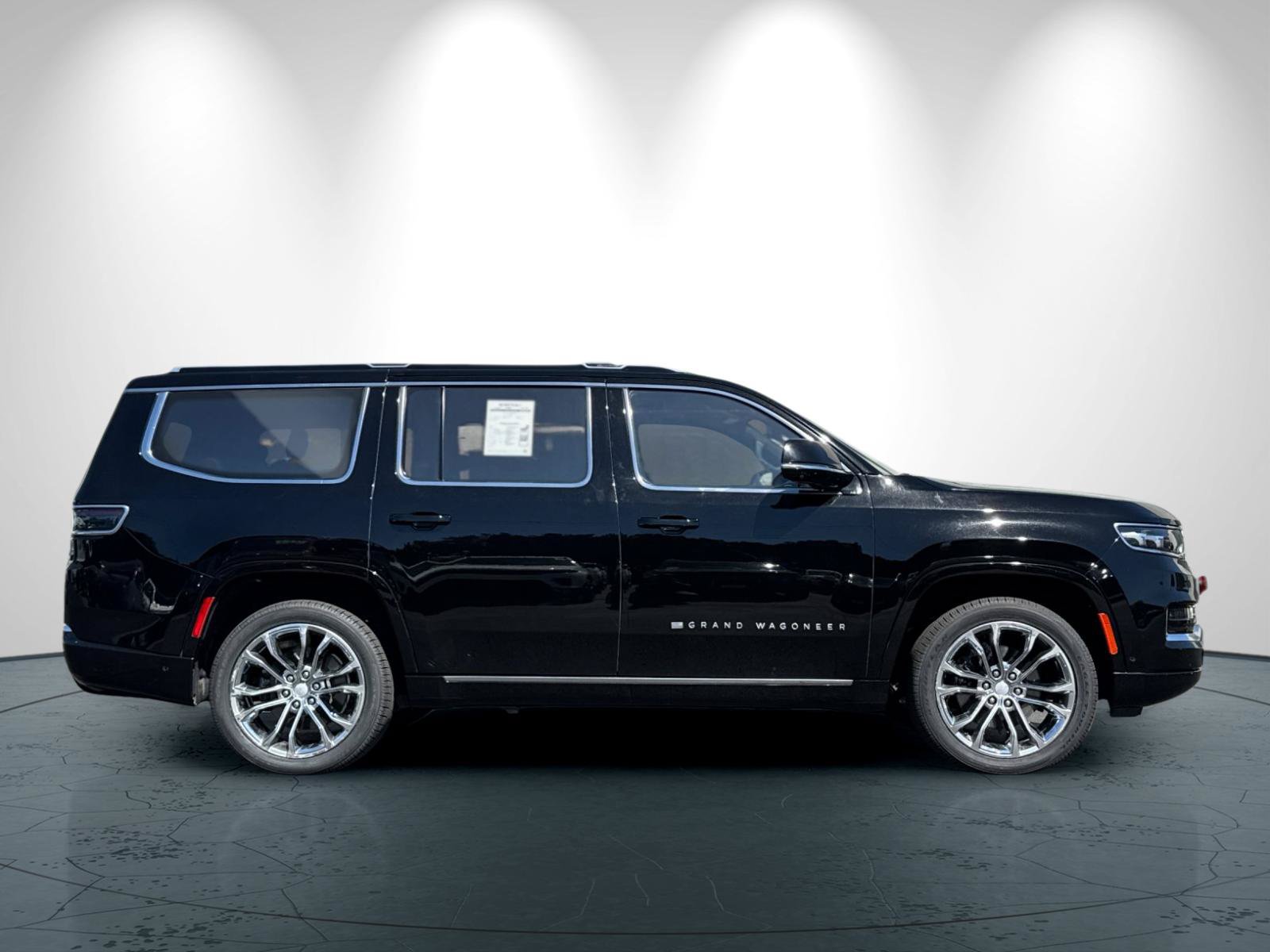 Used 2022 Jeep Grand Wagoneer Series II w/ Premium Group II AWD/4WD image 3