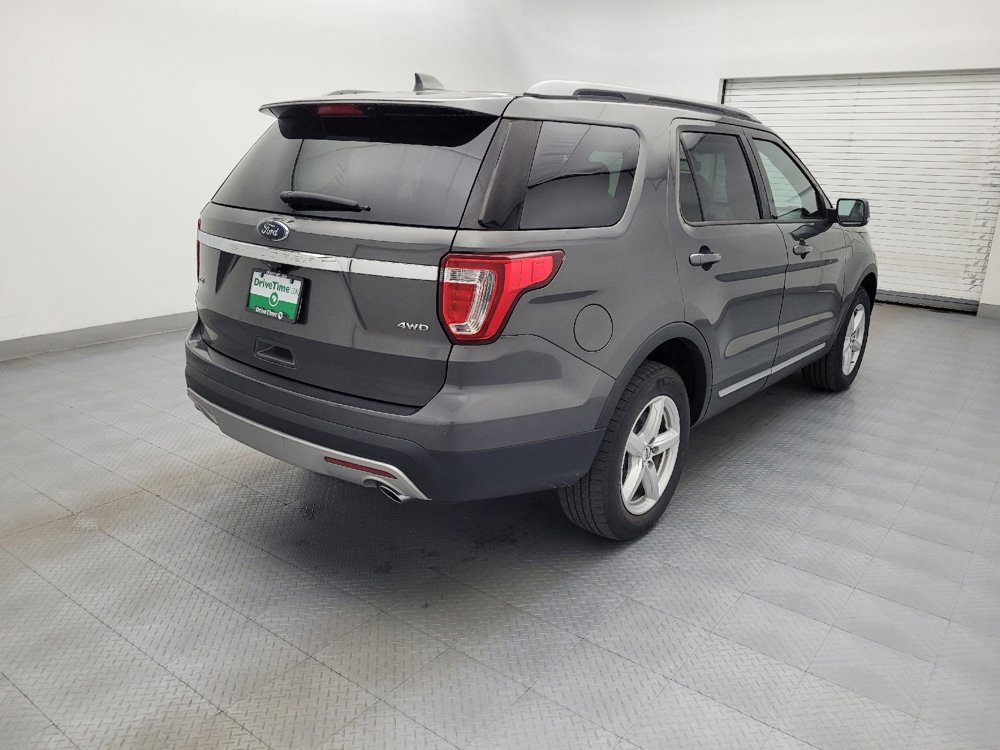 Used 2017 Ford Explorer XLT w/ Equipment Group 202A image 9
