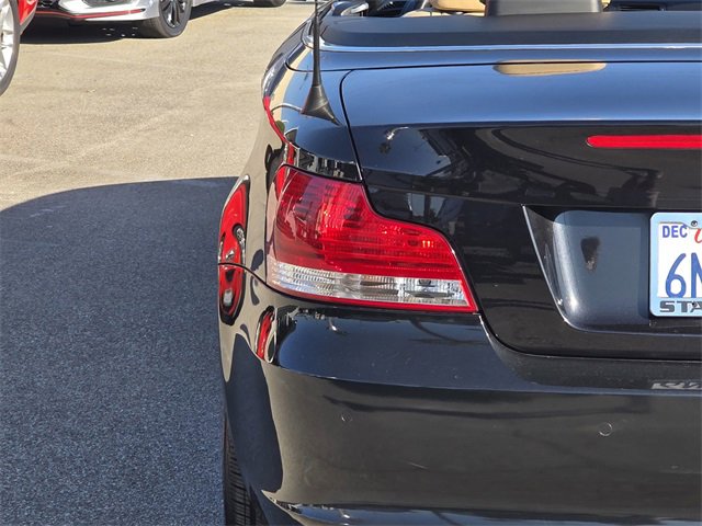 Used 2011 BMW 128i Convertible image 6