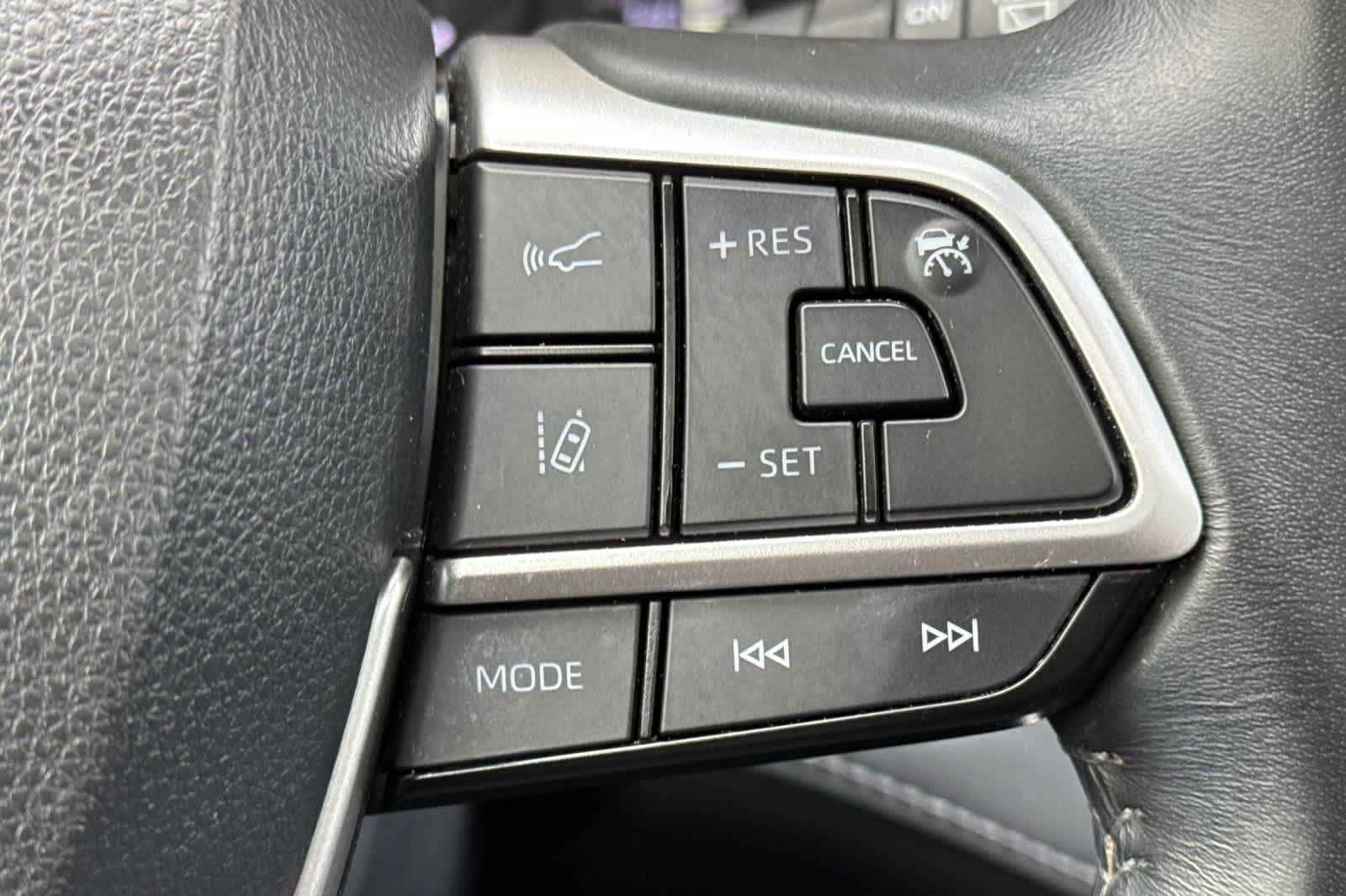 Used 2023 Toyota Highlander XLE FWD image 28