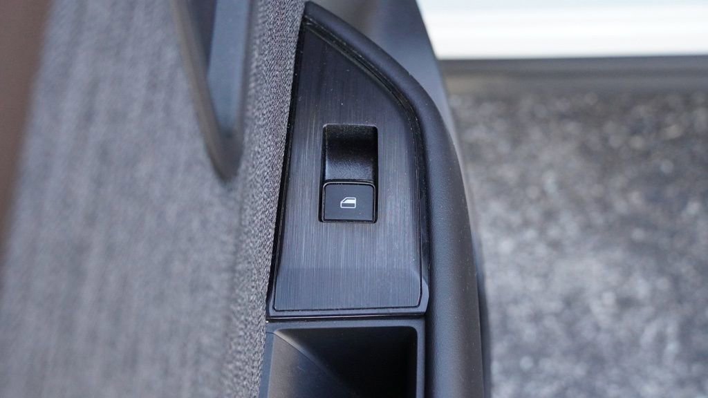 Used 2023 Nissan Rogue S image 17