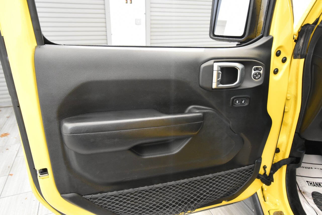 Used 2020 Jeep Wrangler Unlimited Rubicon w/ Dual Top Group image 12