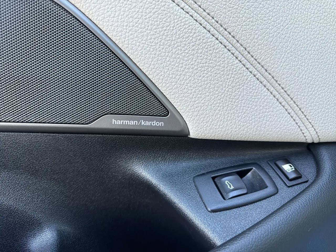 Used 2023 BMW 530e xDrive w/ Premium Package image 22