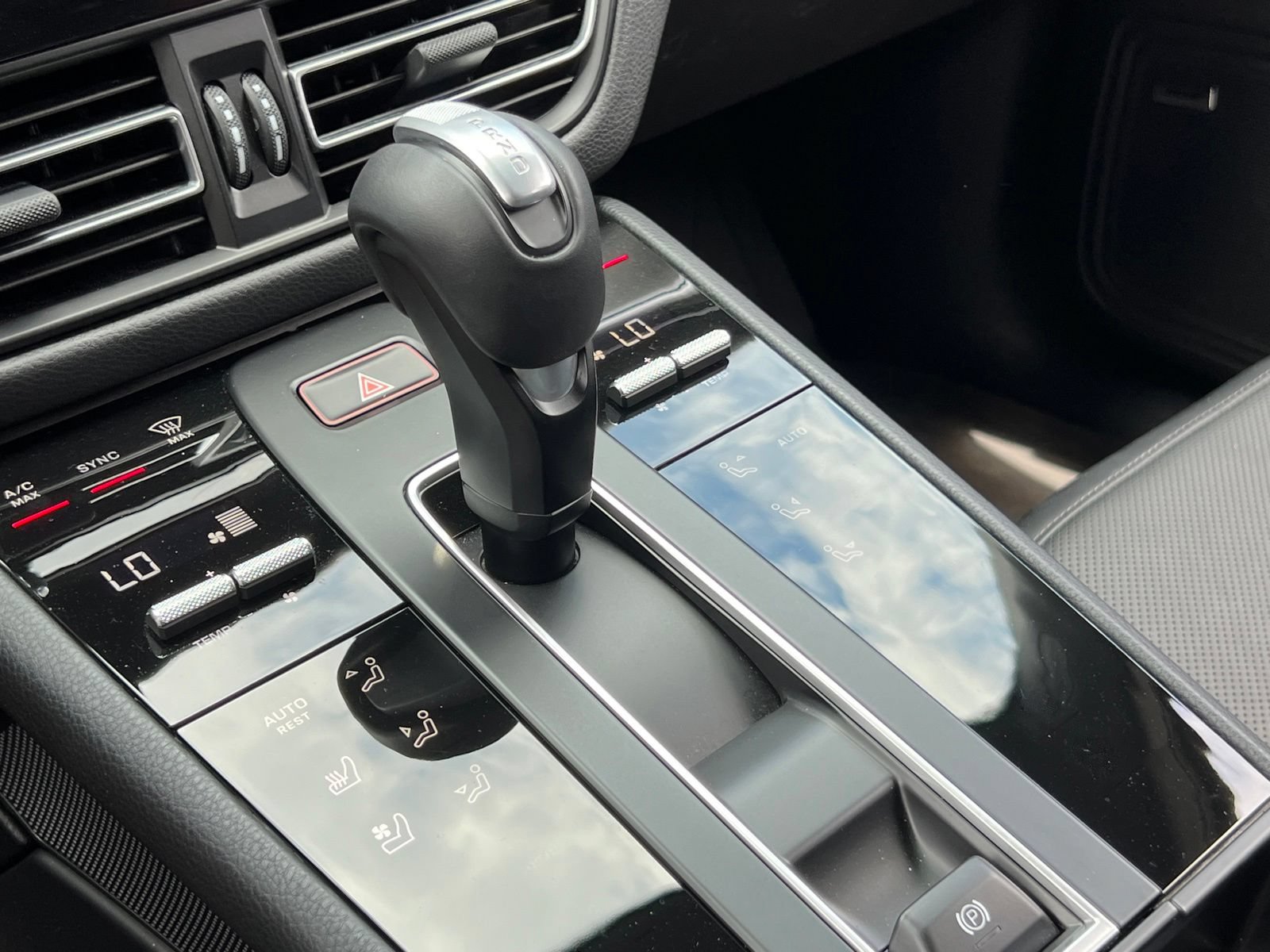 Certified 2026 Porsche Macan AWD/4WD image 32