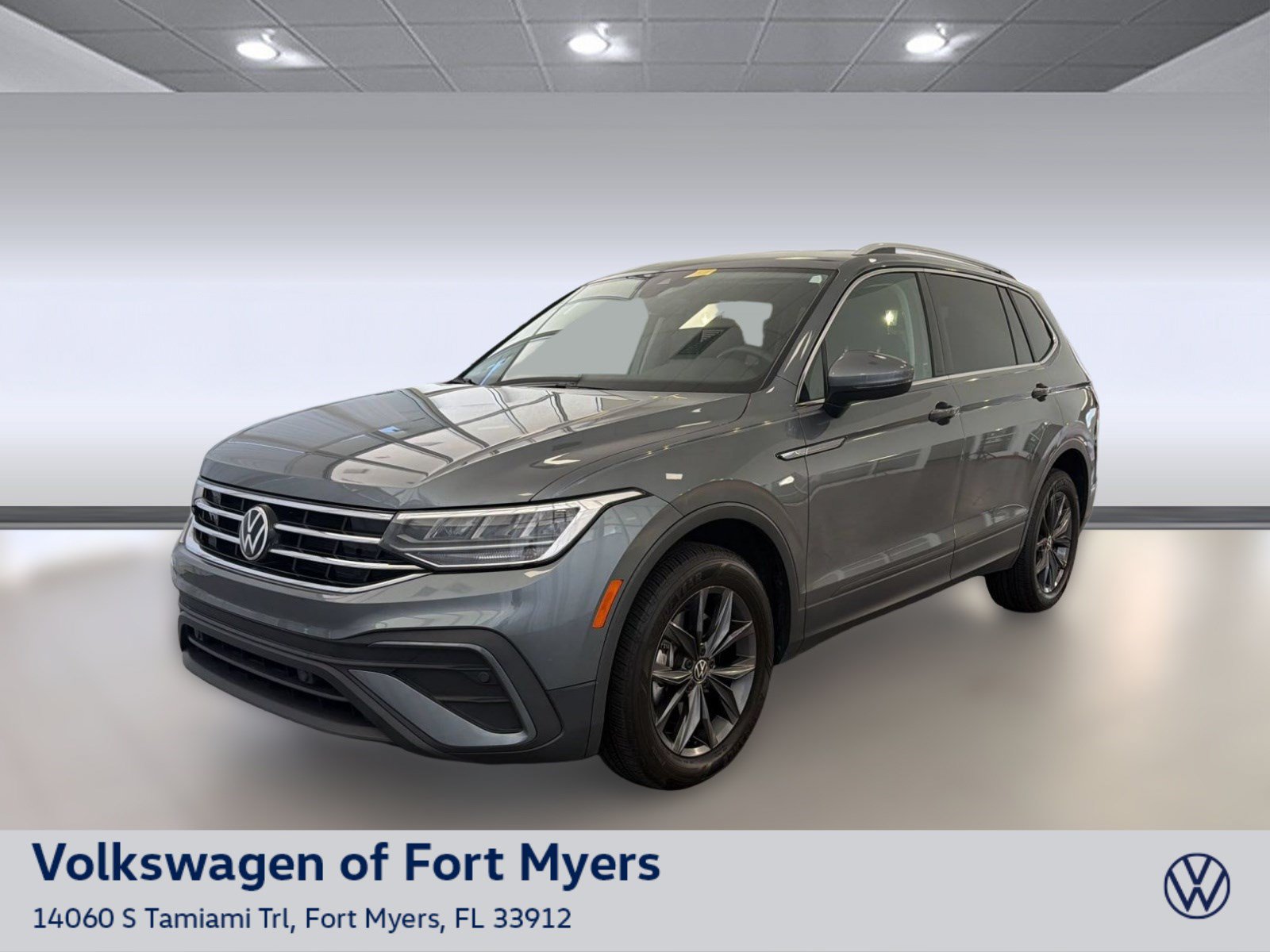 Used 2023 Volkswagen Tiguan SE FWD image 1