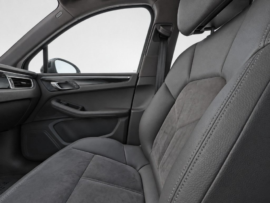 Used 2018 Porsche Macan AWD/4WD image 23