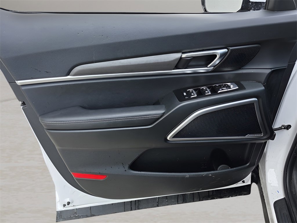 Used 2025 Kia Telluride AWD image 19