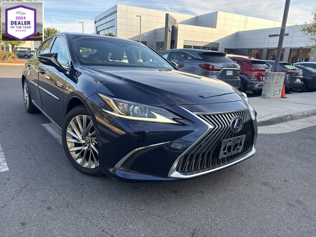 Used 2019 Lexus ES 300h w/ Luxury Package