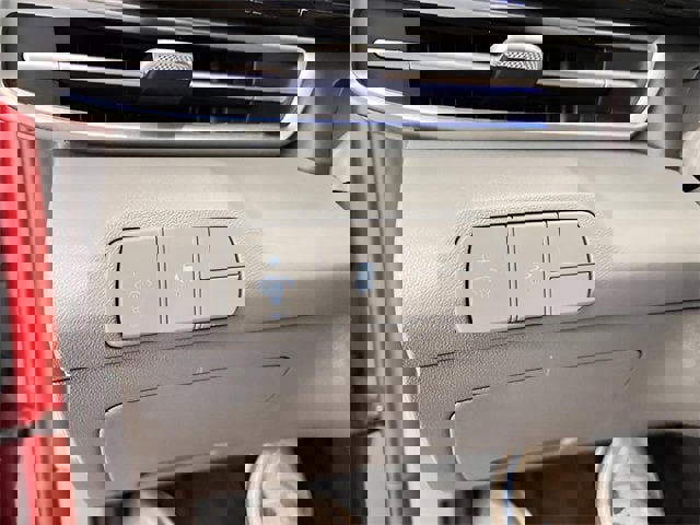 Used 2025 Hyundai Elantra SEL image 21