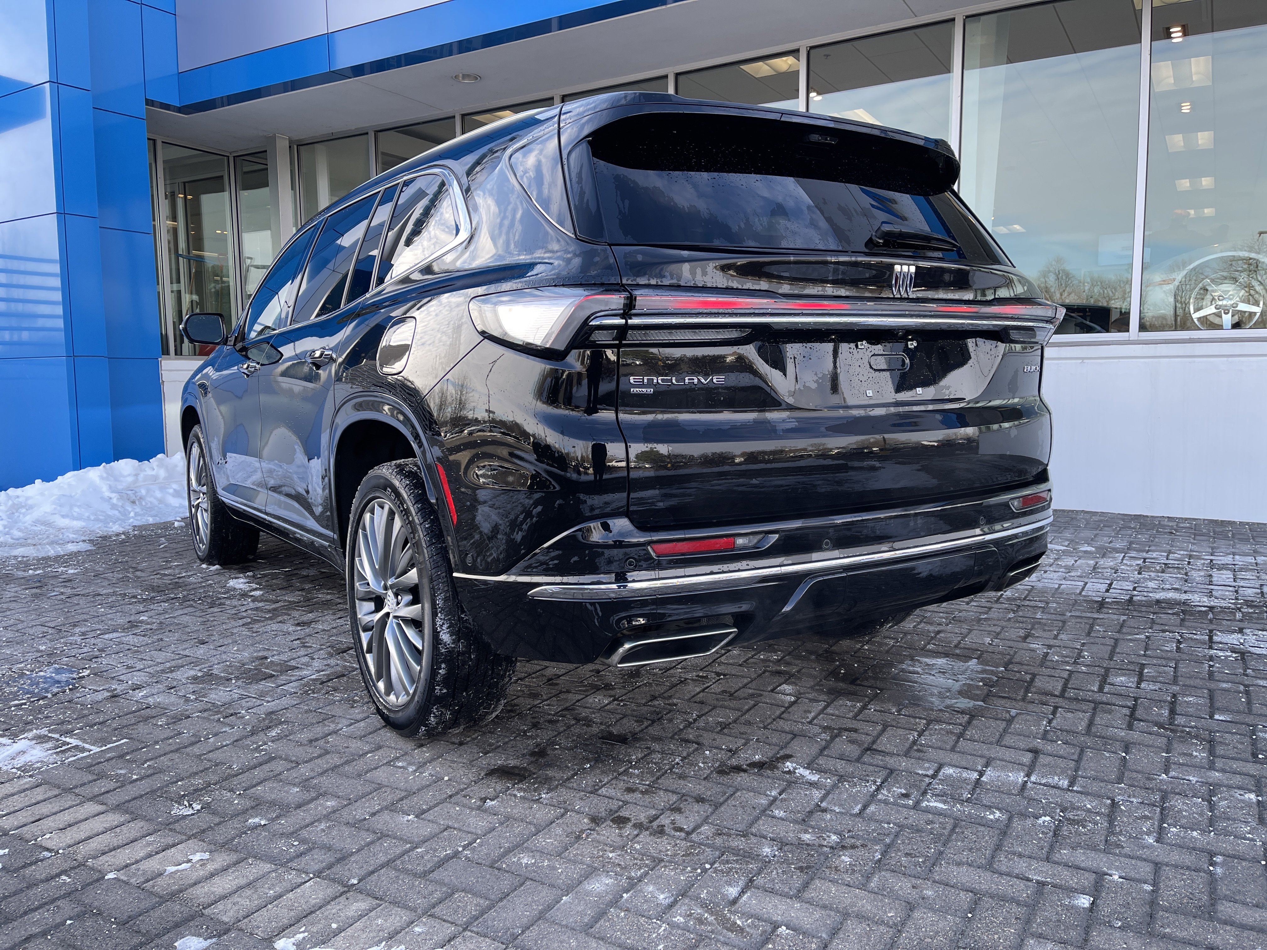 Used 2025 Buick Enclave Avenir w/ Super Cruise Package image 3