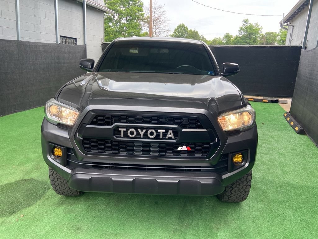 Used 2017 Toyota Tacoma TRD Off-Road w/ Tow Package (A/T) AWD/4WD image 10