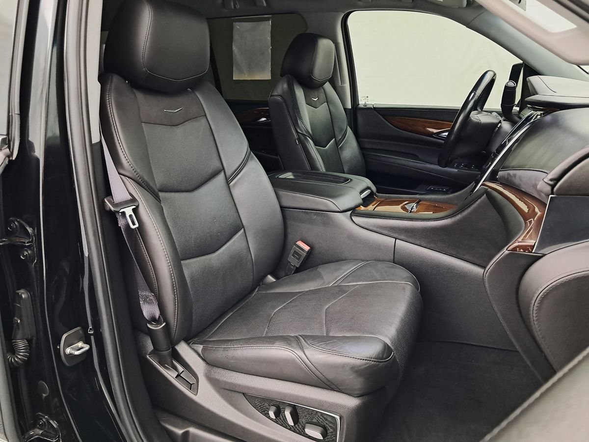 Used 2016 Cadillac Escalade 4WD image 29