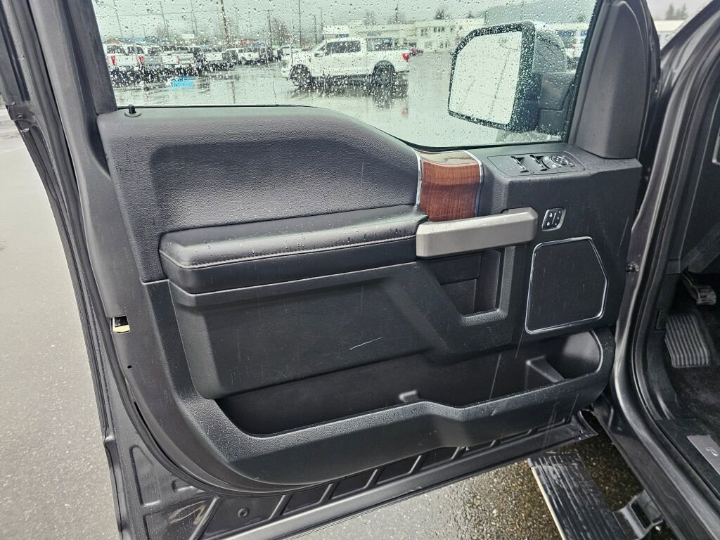 Used 2016 Ford F150 Platinum w/ Equipment Group 701A Luxury AWD/4WD image 16