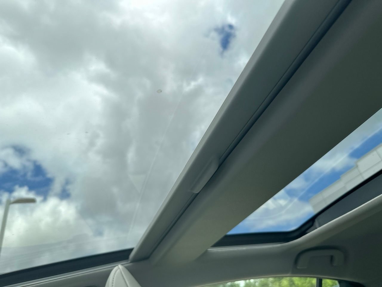 Used 2023 Toyota Prius XLE FWD image 7