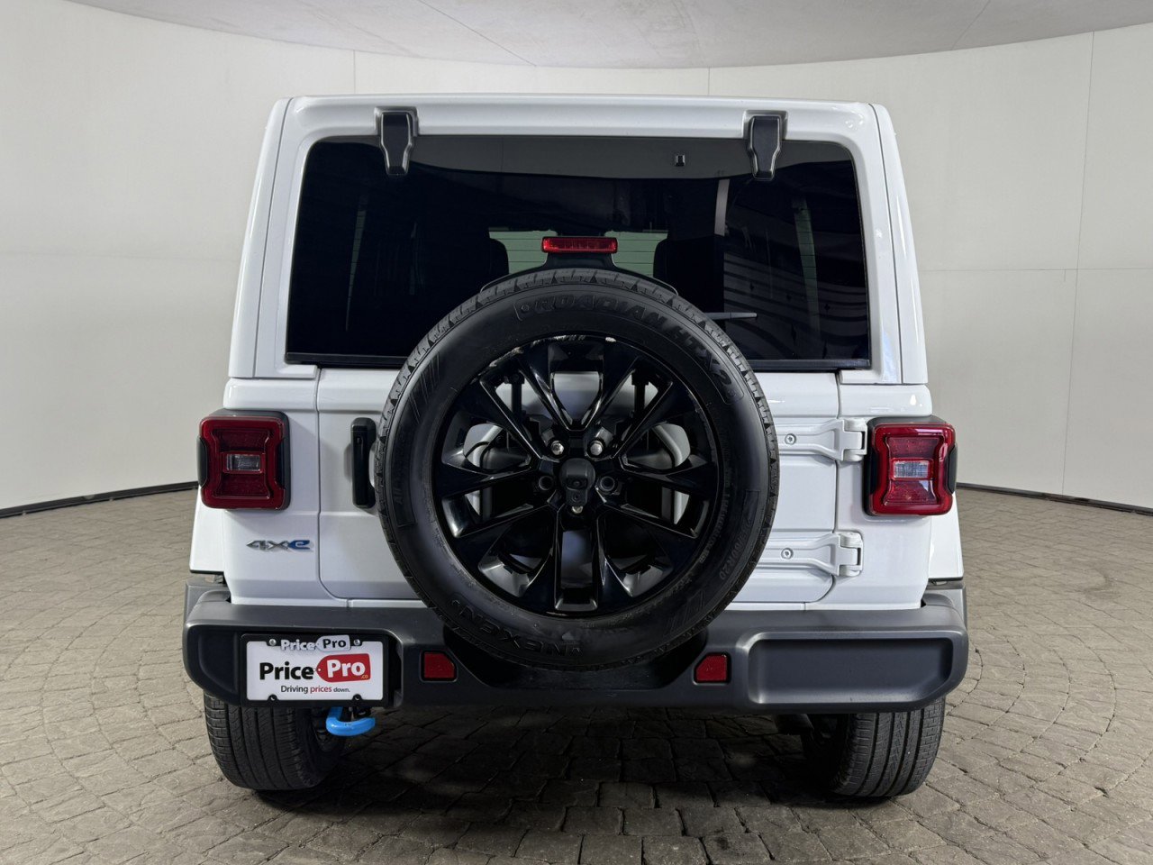 Used 2024 Jeep Wrangler Unlimited Sahara w/ Technology Group AWD/4WD image 6