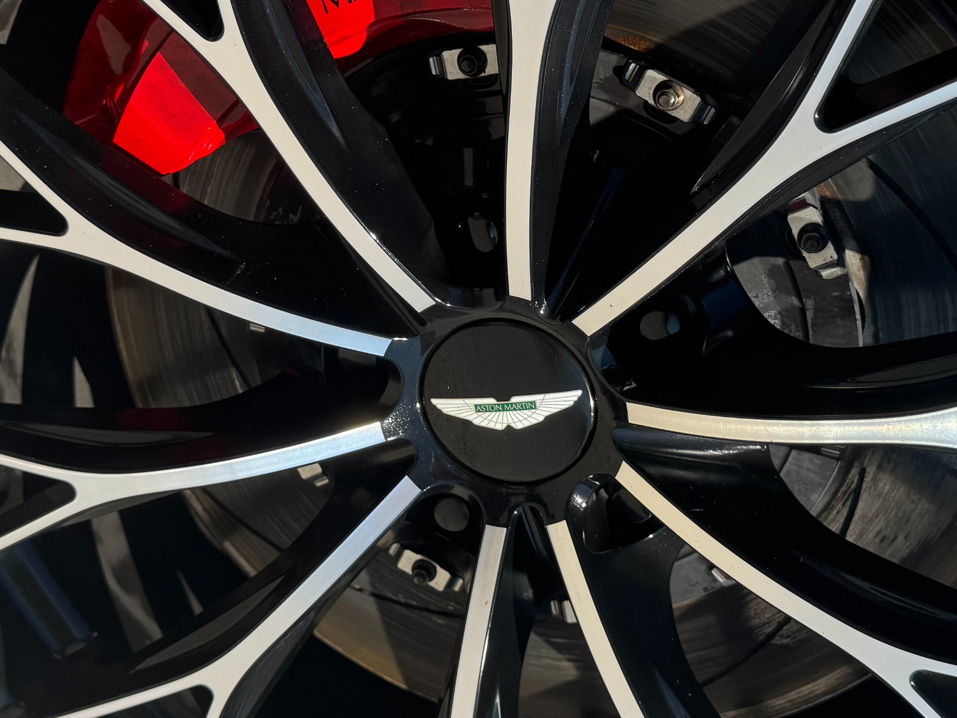 Used 2023 Aston Martin V8 Vantage Roadster RWD image 76