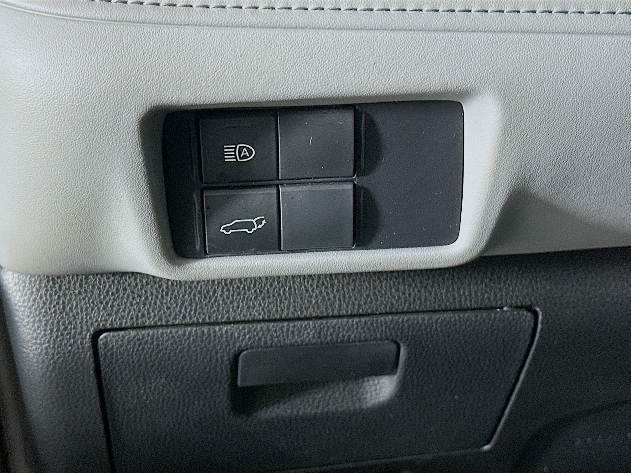Used 2021 Toyota Highlander XLE AWD/4WD image 17