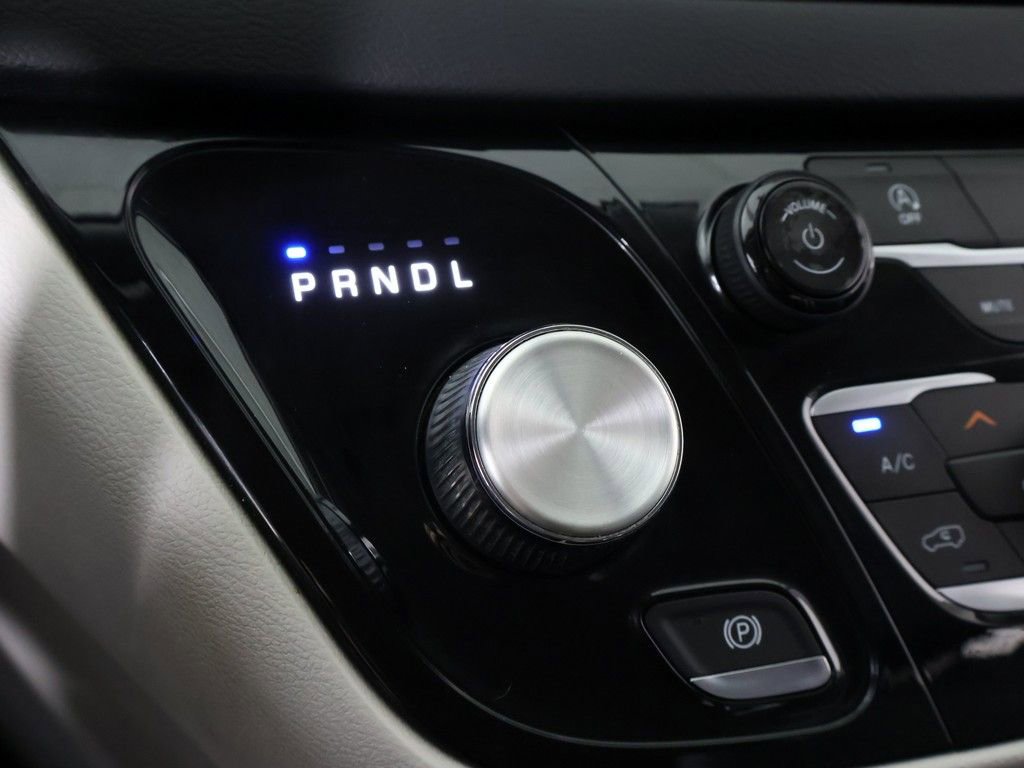Used 2018 Chrysler Pacifica Touring-L FWD image 52