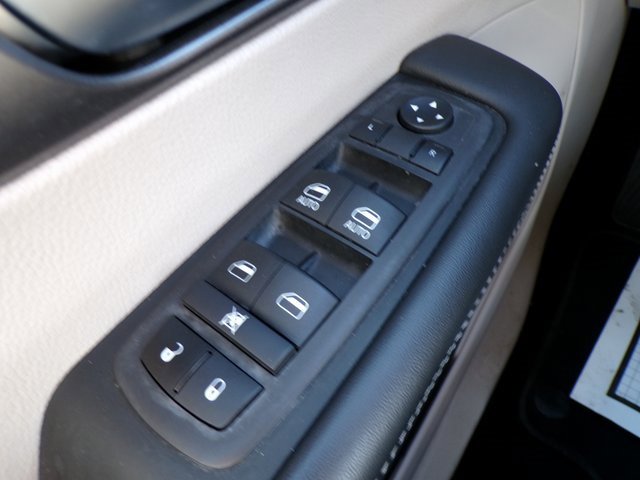 Used 2024 Chrysler Pacifica Touring-L image 24