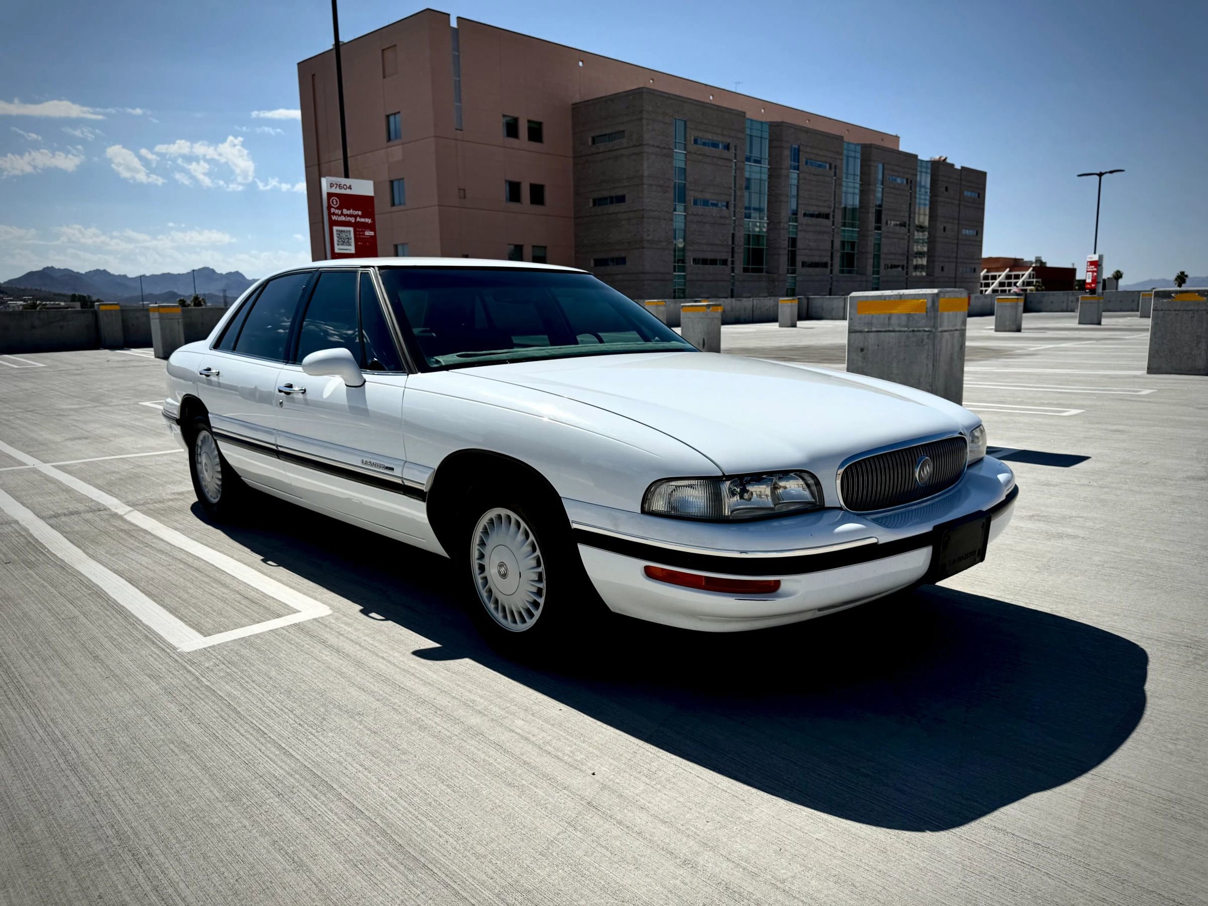 Used 1999 Buick Le Sabre Custom w/ Headliner Lighting Pkg FWD image 3