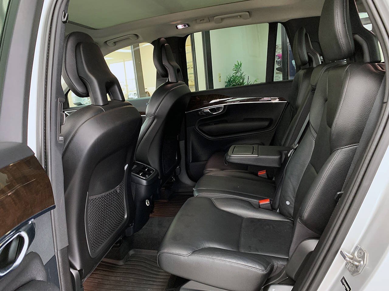 Used 2016 Volvo XC90 T6 Momentum w/ Momentum Plus Package AWD/4WD image 13