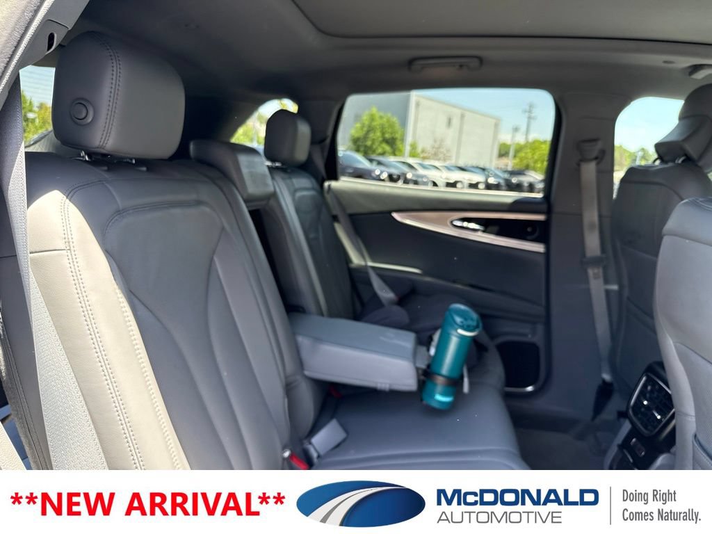 Used 2019 Lincoln Nautilus Reserve FWD image 10