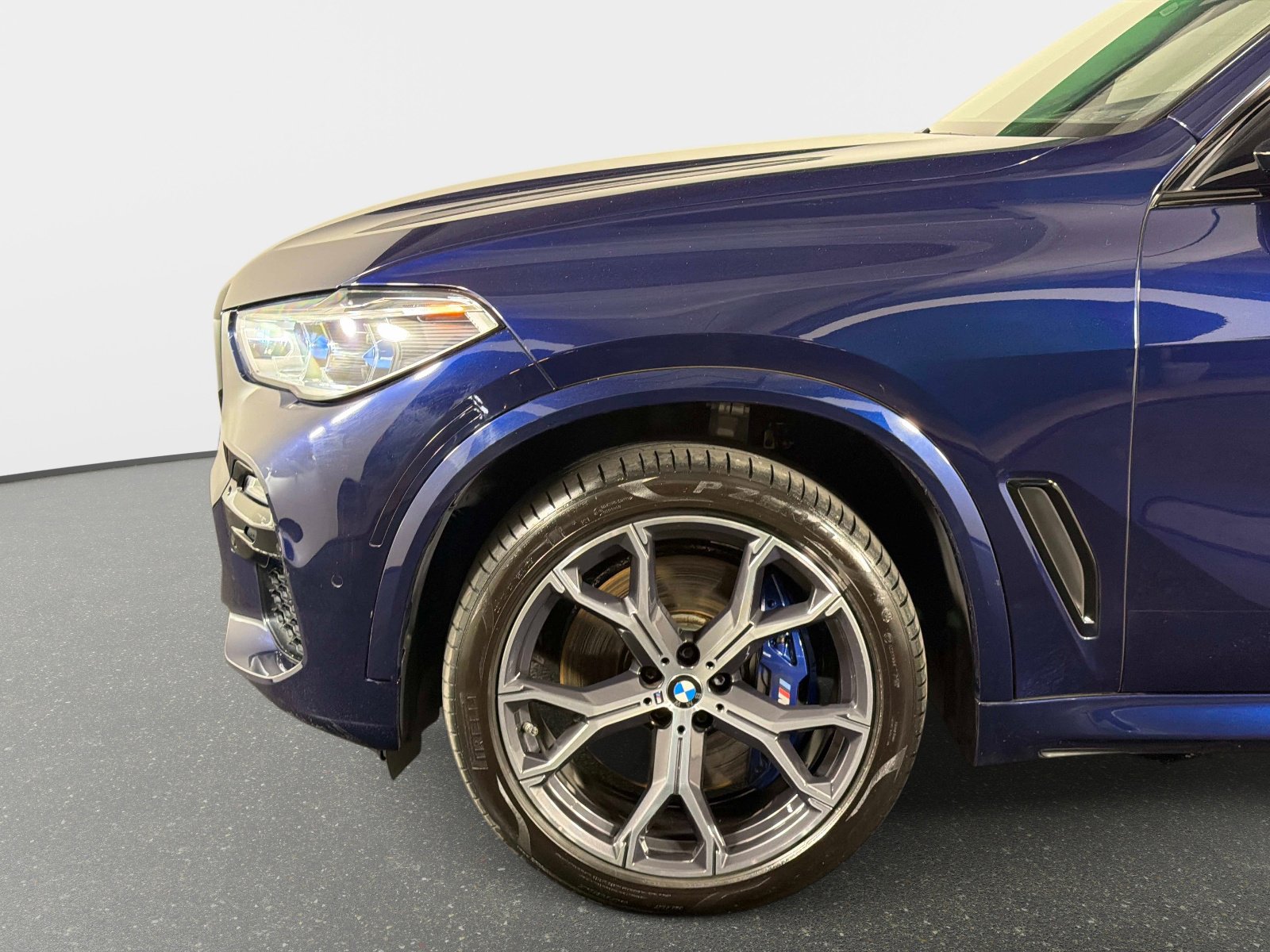 Used 2021 BMW X5 M50i w/ Executive Package image 12